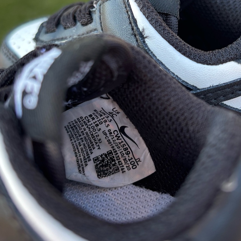 Nike Panda Dunks - Picture 7 of 8